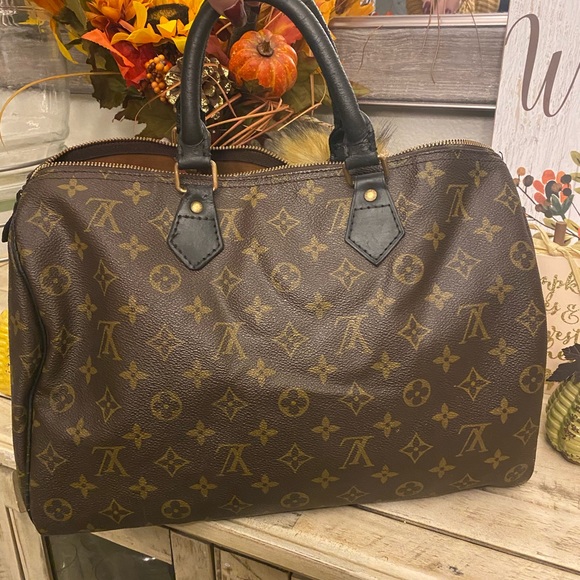 ❌SOLD❌
 Authentic Vintage LV Speedy 35 ❌SOLD❌ - Picture 2 of 10